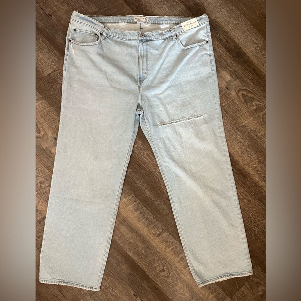 Abercrombie & Fitch High Rise 90s Relaxed Jean- Size 37/24 - Picture 1 of 8